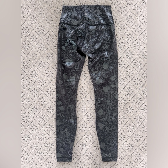 Lulu Lemon Leggings Size 4 - Picture 5 of 7